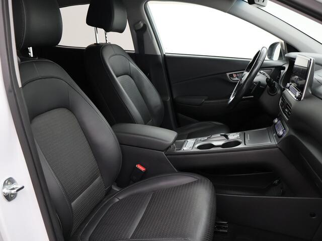 Hyundai Kona EV PREMIUM 64 KWH + LEDER | HEAD-UP | STUUR/STOELVERWARMING | CAMERA | ADAPTIVE CRUISE CONTROL