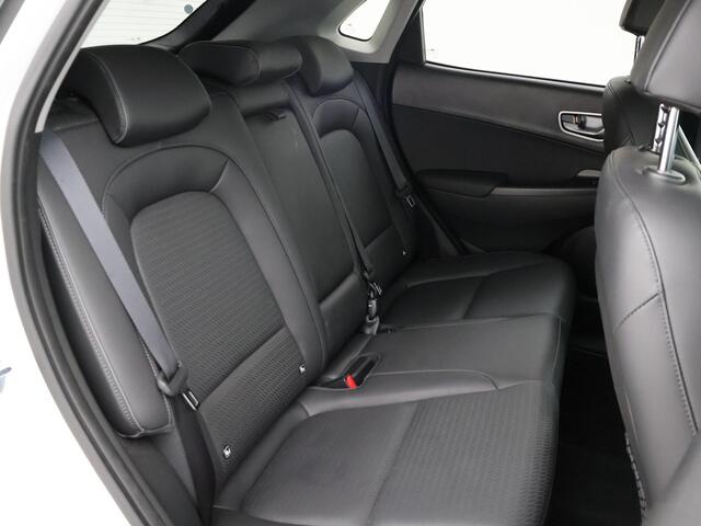 Hyundai Kona EV PREMIUM 64 KWH + LEDER | HEAD-UP | STUUR/STOELVERWARMING | CAMERA | ADAPTIVE CRUISE CONTROL