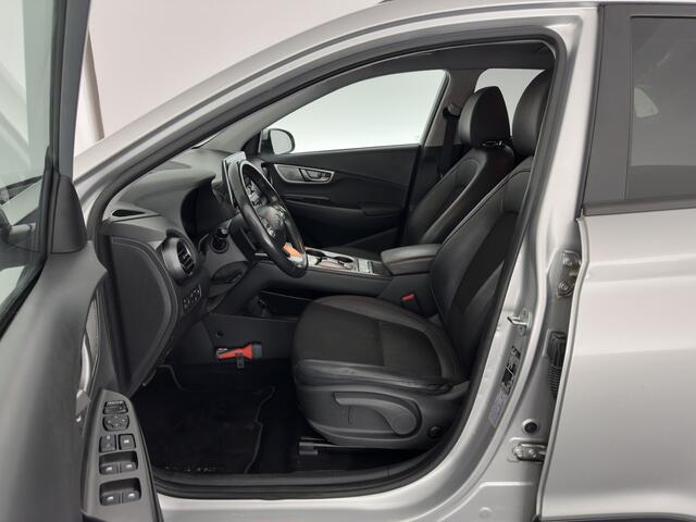 Hyundai Kona EV Fashion 64 kWh (3-Fase) {SOH-100%} (INCL-BTW) Aut * HEATPUMP | NAVI-FULLMAP | LEATHER-FABRIC | KEYLESS | CAMERA | DAB | ECC | PDC | ADAPTIVE-CRUISE | LANE-ASSIST | HEATED SEATS | PRIVACY-GLASS | HEAD-UP | SHIFT-PADDLES | 17"A