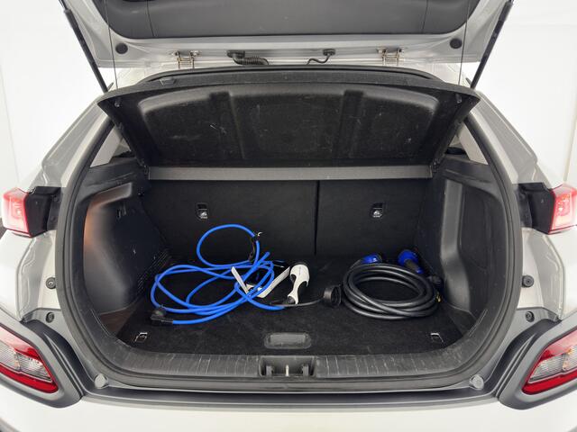 Hyundai Kona EV Fashion 64 kWh (3-Fase) {SOH-100%} (INCL-BTW) Aut * HEATPUMP | NAVI-FULLMAP | LEATHER-FABRIC | KEYLESS | CAMERA | DAB | ECC | PDC | ADAPTIVE-CRUISE | LANE-ASSIST | HEATED SEATS | PRIVACY-GLASS | HEAD-UP | SHIFT-PADDLES | 17"A