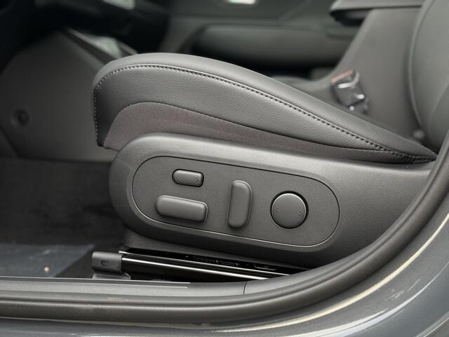 Hyundai Kona 1.6 GDI HEV Premium / 3000 Voordeel / MY 26 / Zwart Leder / Stoelverkoeling / Stoelverwarming Voor + Achter / Stuurverwarming / 360 Camera / BOSE Audio /