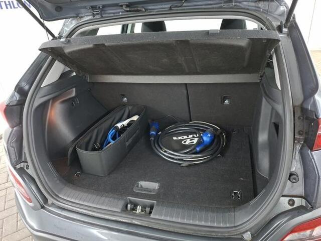 Hyundai Kona Aut. EV Comfort 64kWh | Navi | LMV |
