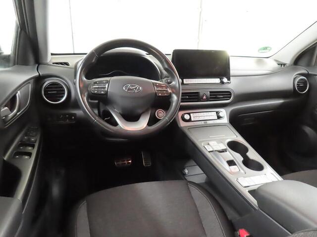 Hyundai Kona EV FASHION 64 KWH I 3 FASE I 99% SOH I APPLE CARPLAY I P-CAMERA
