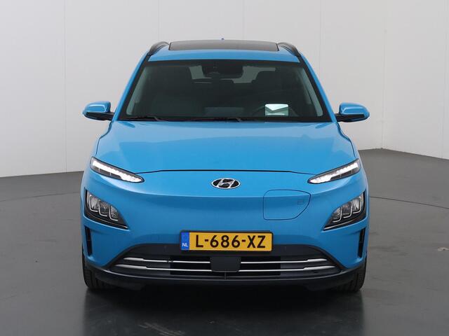 Hyundai Kona EV Limited Sky 64 kWh | Schuifdak | Head-Up | Parkeercamera | Cruise Control Adaptief | Stoelverwarming/ventilatie | Krell Audio |