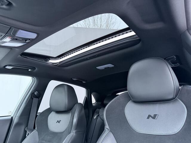 Hyundai Kona 2.0 T-GDI N Performance 280pk DCT8 / Fabrieksgarantie tot 04/2027 / Schuifdak / Dealer Onderhouden / Trekhaak / Limited Slip Diff / Adaptieve Cruise / Adaptieve Onderstel / Stoel & Stuurwielverwarming / Elektr. Stoelen / Stoelventilatie / Navigatie / Came