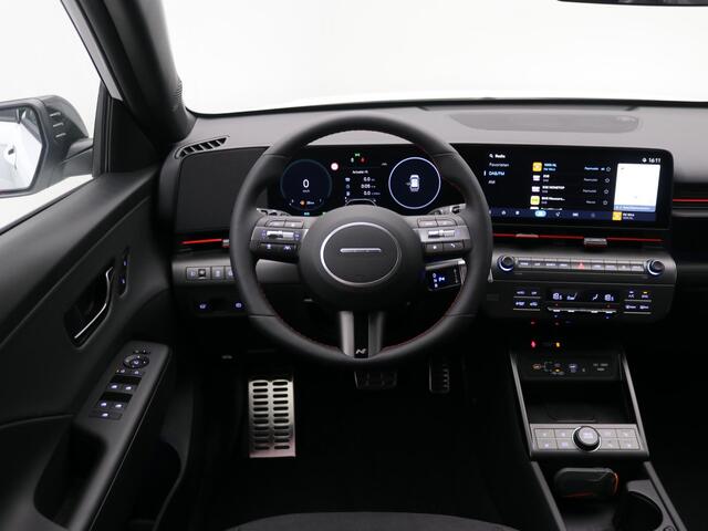 Hyundai Kona 1.6 GDI HEV N Line / ¤2500,- Voordeel / Rijklaarprijs / Modeljaar 2026 / Navigatie / Apple & Android auto / Stuurverwarming / Stoelverwarming Voor + Achter /