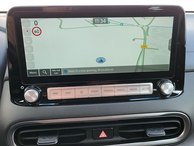 Hyundai Kona EV Fashion 64 kWh Automaat / Dealer onderhouden / HUD / Navigatie / Stuur- en stoelverwarming /