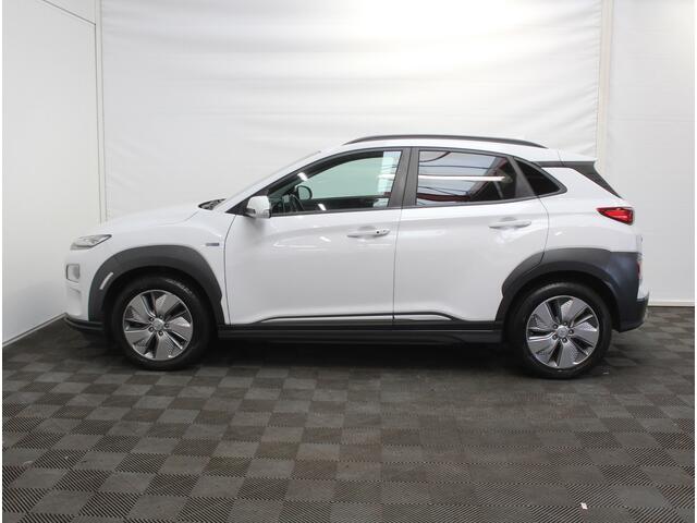 Hyundai Kona EV Fashion 64 kWh CLIMATE | ADAPCRUISE | CAMERA | CARPLAY | LMV17 | LED | DAB | HEAD-UP | NAVI | PDCA | 3FASE