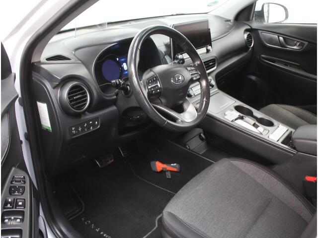 Hyundai Kona EV Fashion 64 kWh CLIMATE | ADAPCRUISE | CAMERA | CARPLAY | LMV17 | LED | DAB | HEAD-UP | NAVI | PDCA | 3FASE