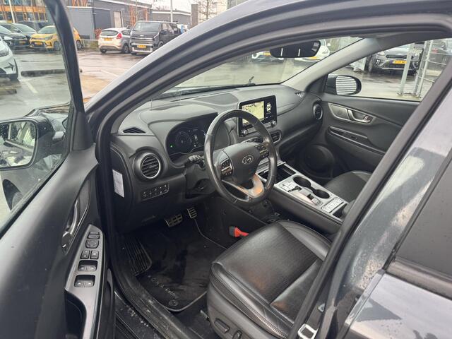 Hyundai Kona EV Premium 64 kWh Trekhaak | Leder | Stoel&Stuurverw + Koeling | Navi | Camera