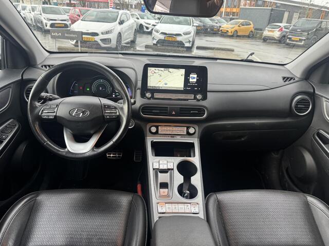 Hyundai Kona EV Premium 64 kWh Trekhaak | Leder | Stoel&Stuurverw + Koeling | Navi | Camera