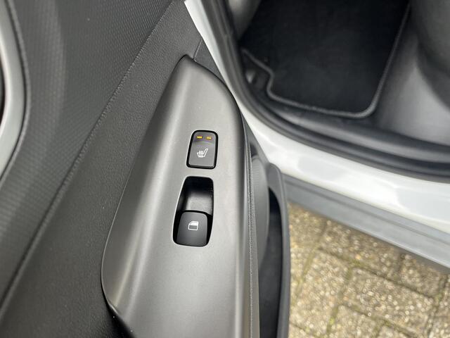 Hyundai Kona EV Limited 64 kWh / achterbank verwarmd / Apple Carplay/Android Auto / cruise control adaptief met Stop&Go en stuurhulp /