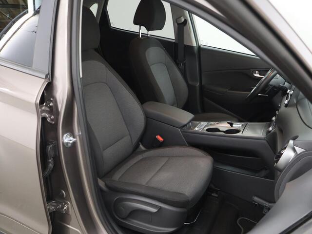 Hyundai Kona EV Fashion 39 kWh | SOH 98% | Adaptieve Cruise Control | LED | Camera | DAB | Keyless Entry/Go | HUD | Warmtepomp | Dodehoek detectie |
