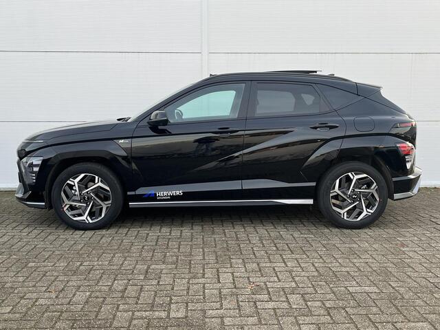 Hyundai Kona 1.6 GDI HEV N Line Sky / N Line exterieur / Lichtmetalen velgen 5-spaaks 18" / Schuif-/kanteldak / Achterstoelen verwarmd /