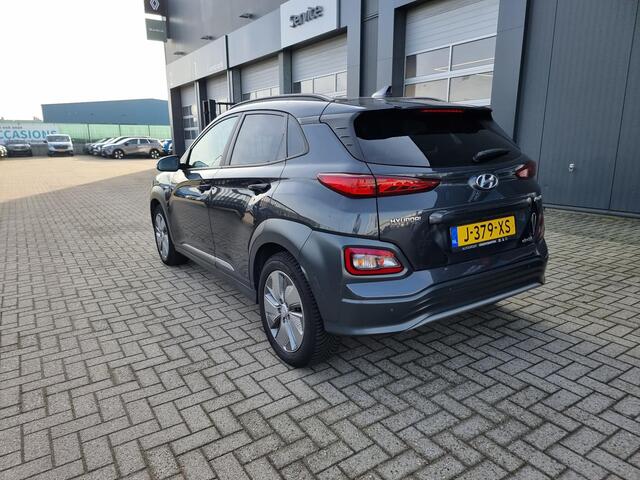 Hyundai Kona EV Fashion 64 kWh | SoH 96,1% | Stoelverwarming | Navigatie | Achteruitrijcamera |