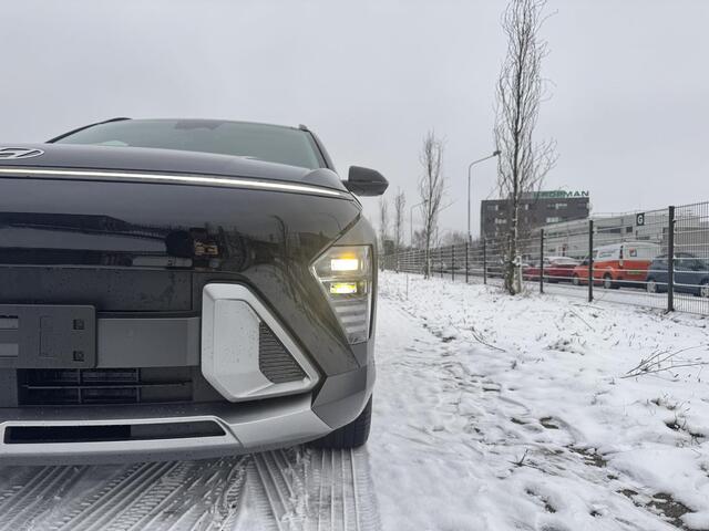 Hyundai Kona 1.6 GDI HEV Premium Sky | Stuurverwarming | Stoelverkoeling/verwarming | Schuif-kanteldak | 360* Camera | BOSE-Premium Sound | Lederen Bekleding | Elektrisch Verstelbare Geheugenstoelen |