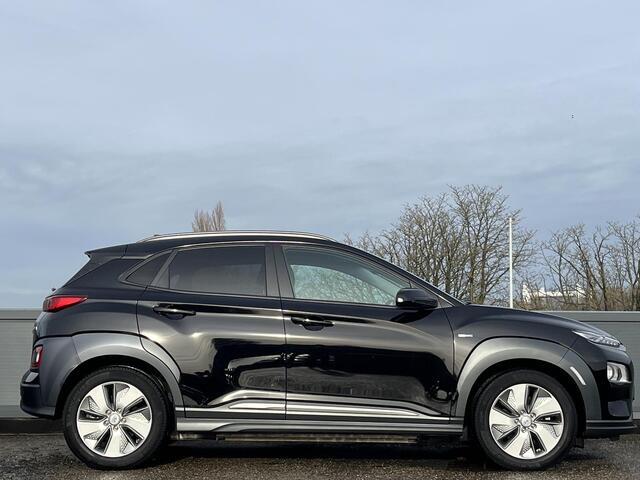 Hyundai Kona EV Fashion 64 kWh | 3 Fase OBC | Adaptieve cruisecontrol | Geïntegreerde navigatie | Multimedia systeem Apple Carplay & Android Auto |