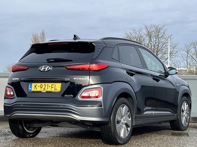 Hyundai Kona EV Fashion 64 kWh | 3 Fase OBC | Adaptieve cruisecontrol | Geïntegreerde navigatie | Multimedia systeem Apple Carplay & Android Auto |