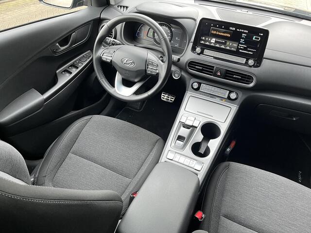Hyundai Kona EV Fashion 64 kWh | 3 Fase OBC | Adaptieve cruisecontrol | Geïntegreerde navigatie | Multimedia systeem Apple Carplay & Android Auto |