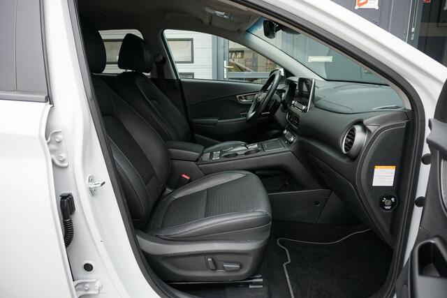 Hyundai Kona EV Premium 64 kWh + LEDER / DODEHOEK / STUURWIEL VERWARMING