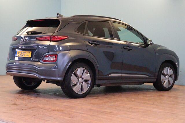 Hyundai Kona EV Fashion 64 kWh | NAVI | CAMERA + PDC | STUUR/STOELVERW | ADAP CRUISE | LANE-ASSIST / WARNING |