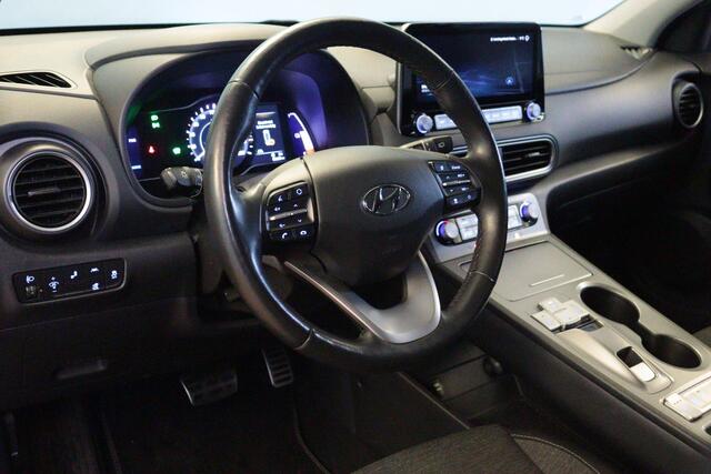Hyundai Kona EV Fashion 64 kWh | NAVI | CAMERA + PDC | STUUR/STOELVERW | ADAP CRUISE | LANE-ASSIST / WARNING |