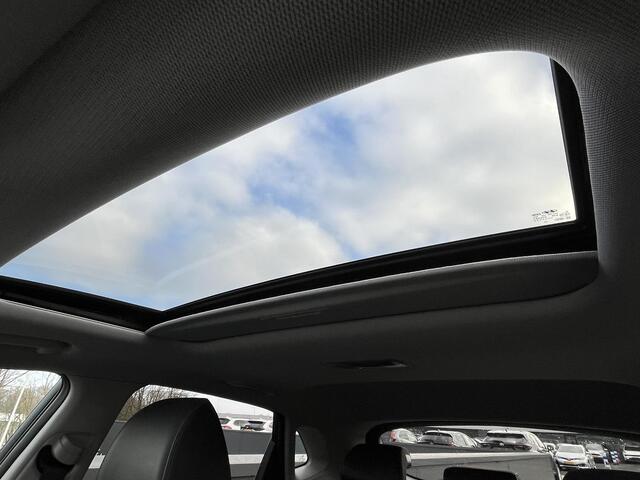 Hyundai Kona EV Premium 64 kWh | SCHUIFKANTELDAK | LEDEREN BEKLEDING | HEAD UP DISPLAY | ADAPTIEVE CRUISECONTROL | GEÏNTEGREERDE NAVIGATIESYSTEEM | MULTIMEDIA APPLE CARPLAY & ANDROID AUTO |