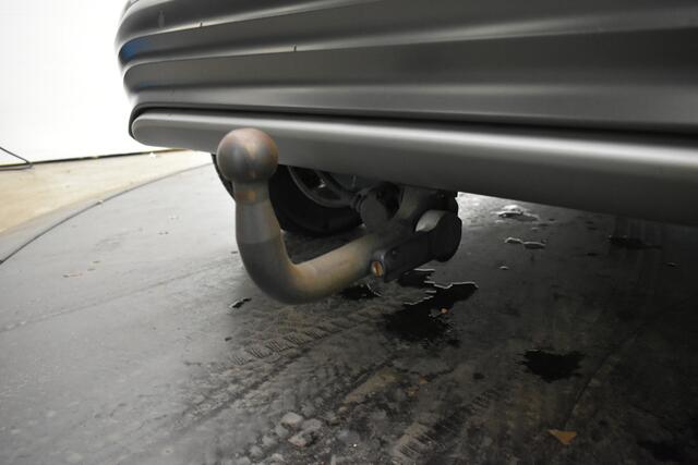 Hyundai Kona EV Premium 64 kWh Warmtepomp Trekhaak SOH 100% 3-Fase CCS Laden Leder Camera