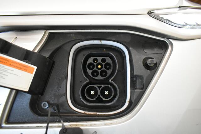 Hyundai Kona EV Premium 64 kWh Warmtepomp Trekhaak SOH 100% 3-Fase CCS Laden Leder Camera
