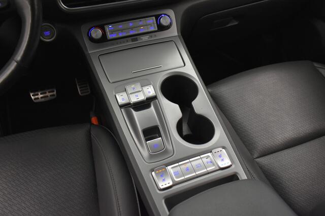 Hyundai Kona EV Premium 64 kWh Warmtepomp Trekhaak SOH 100% 3-Fase CCS Laden Leder Camera