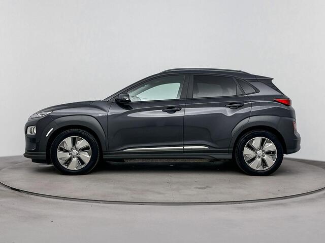Hyundai Kona EV Fashion 64 kWh | Head Up Display | SOH 95.5% | Half Leder | Dode Hoek Detectie | Stoelverwarming & Verkoeling | Lane Assist |