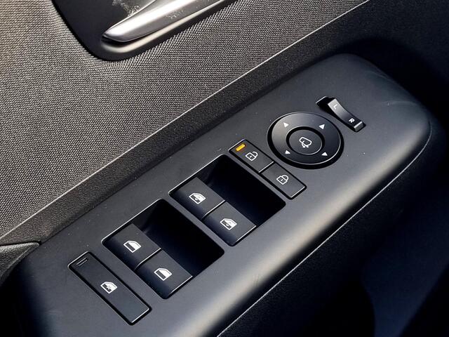 Hyundai Kona Electric 64.8kWh Pure Edition / Navigatie / Apple & Android carplay / Airco / Achteruitrijcamera / Direct Leverbaar