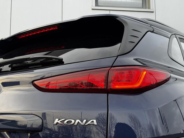 Hyundai Kona EV Fashion 64 kWh / SOH 100% / NL Auto / Winter-Zomerset / Head up Display / Dodehoek detectie /