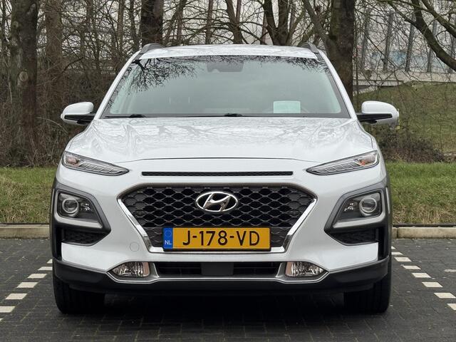 Hyundai Kona 1.6 GDI HEV 140pk Premium | LEDEREN BEKLEDING | TREKHAAK | 18'' 2-TONE LMV | HEAD UP DISPLAY | ADAPTIEVE CRUIECONTROL | STOELVERWARMING VOOR EN ACHTER | STUURVERWARMING | STOELVERKOELING VOOR |