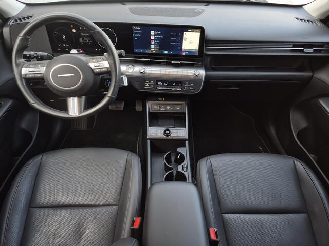 Hyundai Kona 1.6 GDI HEV Premium Sky Automaat / Dealer onderhouden / Fabrieksgarantie tot 11-2028 / Glazen schuif- en kanteldak / Elektrische achterklep / Stuur-, Stoel & Achterbank verwarming / Bose Audio Systeem / Adaptief cruise control /