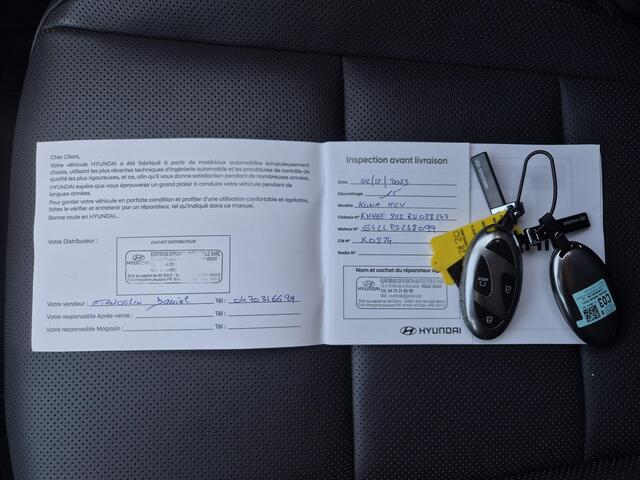 Hyundai Kona 1.6 GDI HEV Premium Sky Automaat / Dealer onderhouden / Fabrieksgarantie tot 11-2028 / Glazen schuif- en kanteldak / Elektrische achterklep / Stuur-, Stoel & Achterbank verwarming / Bose Audio Systeem / Adaptief cruise control /