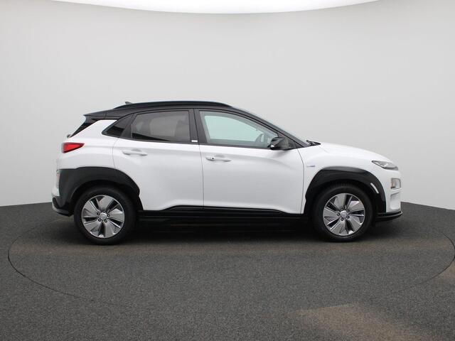 Hyundai Kona EV Premium 64 kWh 204PK | Stoelverwarming | Navigatie | Achteruitrijcamera | Keyless | Apple CarPlay & Android Auto