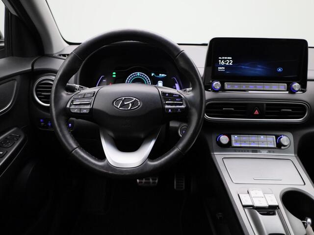 Hyundai Kona EV Premium 64 kWh 204PK | Stoelverwarming | Navigatie | Achteruitrijcamera | Keyless | Apple CarPlay & Android Auto