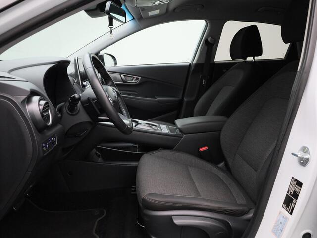 Hyundai Kona EV Premium 64 kWh 204PK | Stoelverwarming | Navigatie | Achteruitrijcamera | Keyless | Apple CarPlay & Android Auto