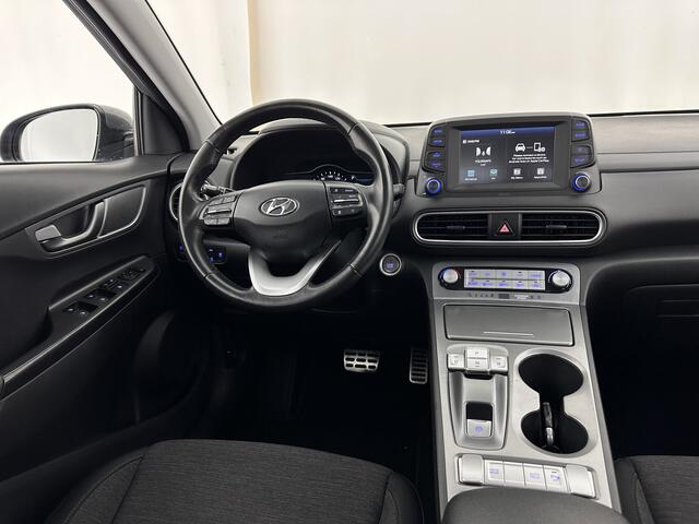 Hyundai Kona EV Comfort 39 kWh [ 3-Fase-11kW] (INCL-BTW) *DIGI-COCKPIT | ADAPTIVE-CRUISE | CARPLAY | DAB | LANE-ASSIST | KEYLESS | COMFORT-SEATS | CCS-FASTLOADER | SHIFTPADDLES | 17"ALU*