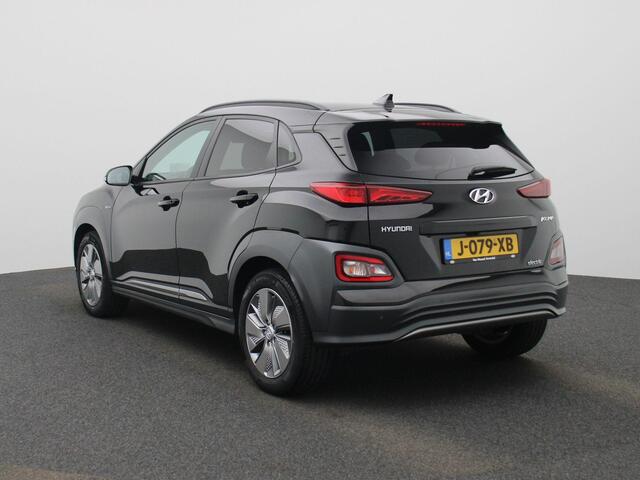 Hyundai Kona EV Fashion 64 kWh | Climate Control / ECC | Licht metalen velgen 17 inch | Cruise control Adaptivem | Connectiviteit | Navigatie | Park Distance Control achter | Achteruitrijcamera | Dakrailing |
