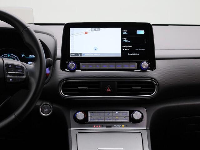 Hyundai Kona EV Fashion 64 kWh | Climate Control / ECC | Licht metalen velgen 17 inch | Cruise control Adaptivem | Connectiviteit | Navigatie | Park Distance Control achter | Achteruitrijcamera | Dakrailing |