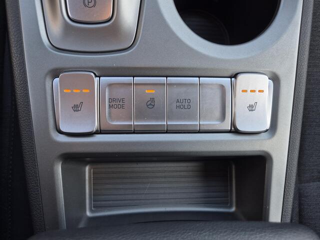 Hyundai Kona EV Comfort Smart 64 kWh Automaat / Accu SOH 100% / CCS snellader / WLTP bereik 484 km bereik stad 660 km / Stuur- & Stoelverwarming / Navigatie via Apple Carplay/Android Auto / Adaptief cruise control / Achteruitrijcamera / Keyless Entry/Start /