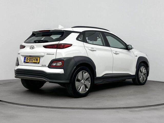 Hyundai Kona EV Comfort 64 kWh 204PK | Navigatie | Climate Control | 17" Inch Velgen | Adaptieve Cruise Control | Achteruitrijcamera | Apple CarPlay & Android Auto