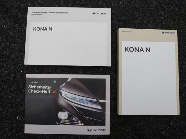 Hyundai Kona 2.0 T-GDI N Performance 280pk DCT8 / Sonic Blue / Fabrieksgarantie tot 01-2027 / 1e Eigenaars auto / Dealer Onderhouden / Limited Slip Diff / Adaptieve Cruise / Adaptieve Onderstel / Stoel & Stuurwielverwarming / Achterbank Verwarming / Elektr. Stoelen / 