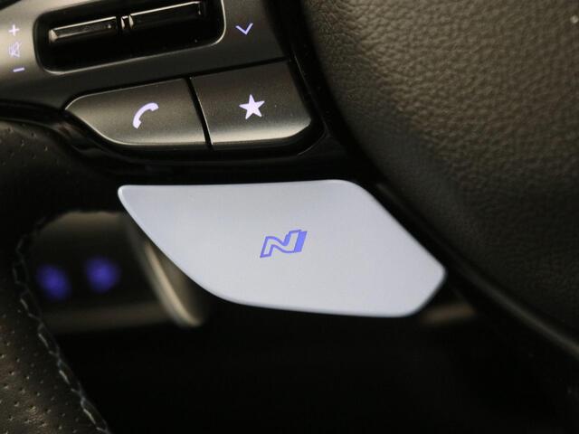 Hyundai Kona 2.0 T-GDI N Performance 280pk DCT8 / Sonic Blue / Fabrieksgarantie tot 01-2027 / 1e Eigenaars auto / Dealer Onderhouden / Limited Slip Diff / Adaptieve Cruise / Adaptieve Onderstel / Stoel & Stuurwielverwarming / Achterbank Verwarming / Elektr. Stoelen / 