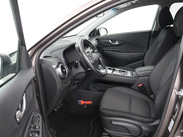 Hyundai Kona EV Fashion 64 kWh | SOH 100% | 3 Fase | Head-Up | Warmtepomp | Adaptive cruise | Camera | Carplay | Keyless | Full LED | Navigatie | Climate control