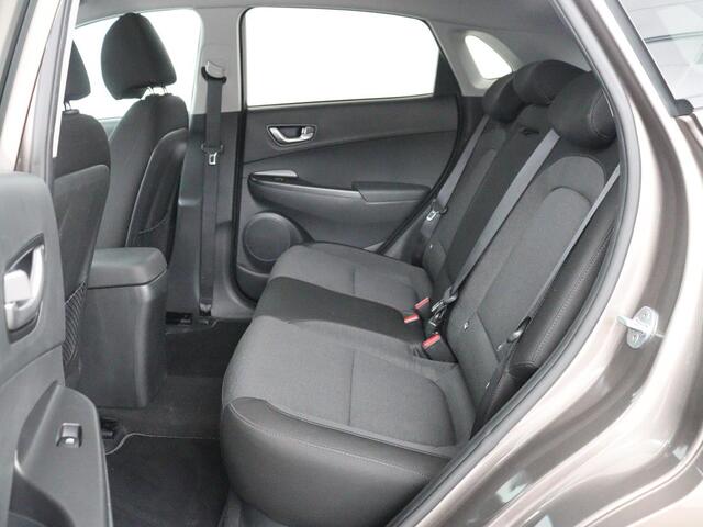 Hyundai Kona EV Fashion 64 kWh | SOH 100% | 3 Fase | Head-Up | Warmtepomp | Adaptive cruise | Camera | Carplay | Keyless | Full LED | Navigatie | Climate control