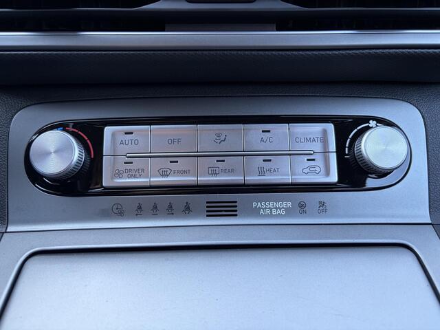 Hyundai Kona EV Comfort 64 kWh / Navi in Apple Carplay/Android Auto / Airco (automatisch) / Cruise control adaptief met Stop&Go / Soh 100 % /