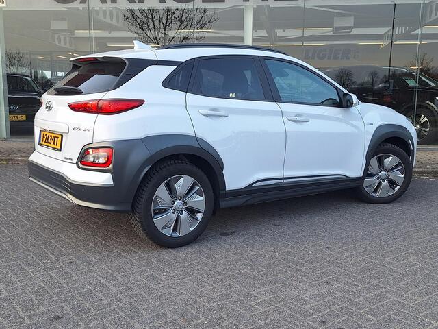 Hyundai Kona EV Fashion 64 kWh | SOH: 96,4% | 3 Fase | Warmtepomp | HUD | Navi | Adaptive CC | Blindspot |
